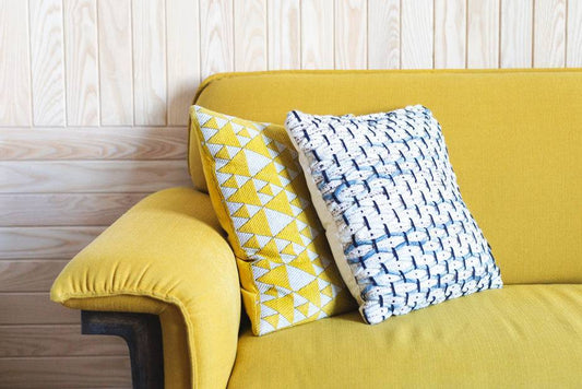 Handmade Knitted Throw Pillows for Cozy Spaces