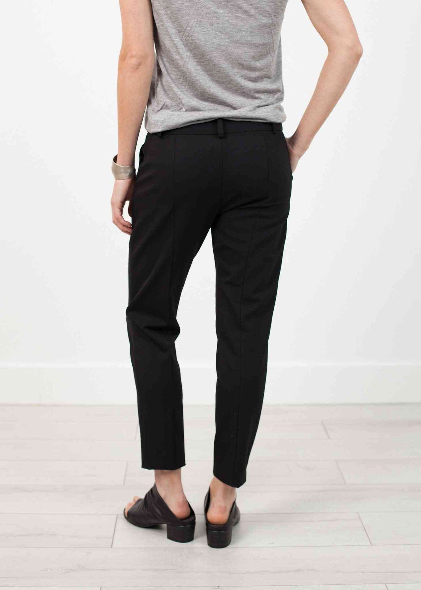 Stretch Fitted Pant in Black Amelia Toro women's pants 2 Black 7572880809